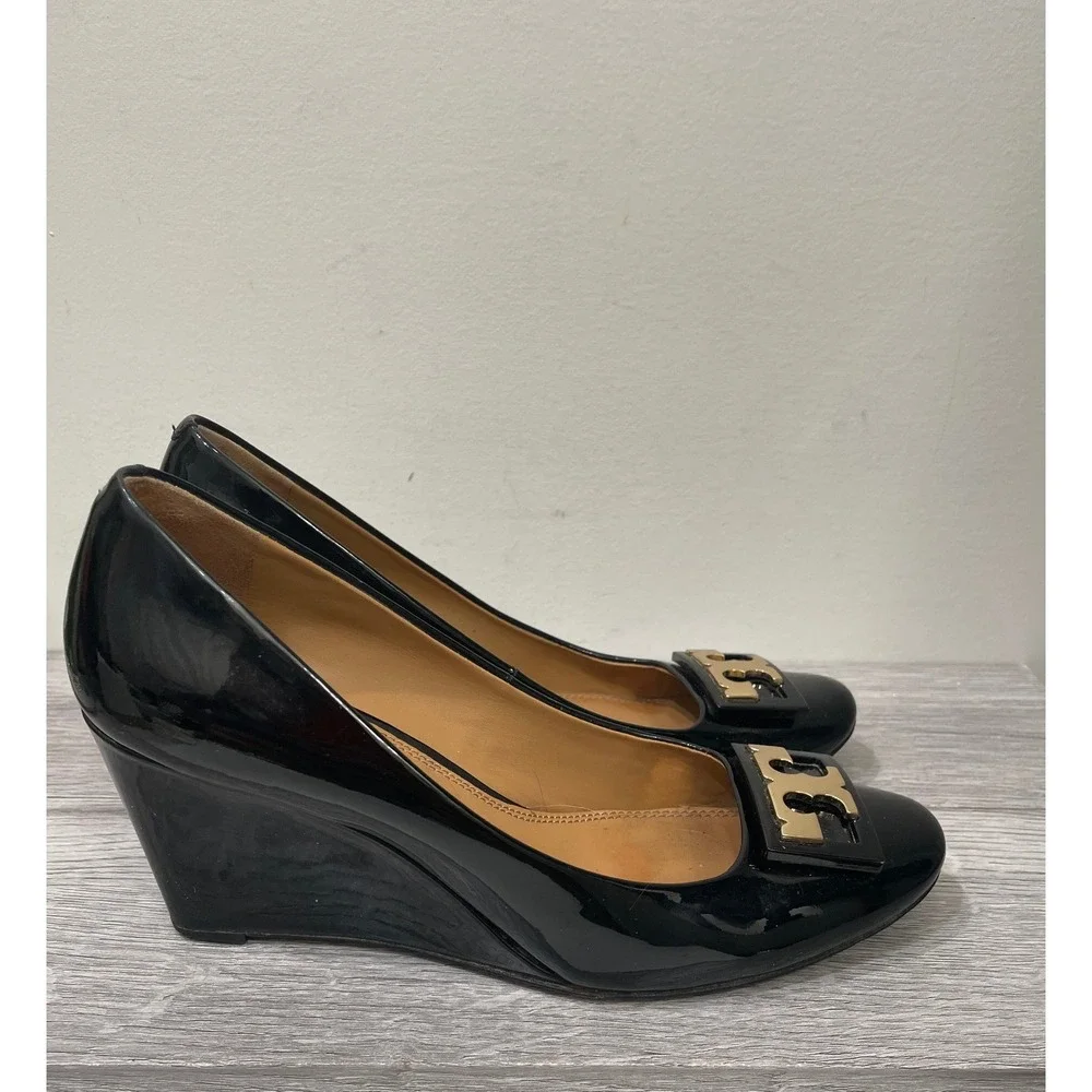 Tory Burch Gigi  Black Patent Leather Logo Wedge Pumps Heels Size 6.5M